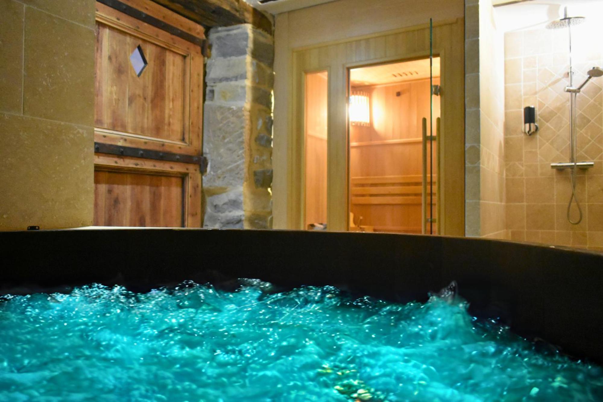 Ferienwohnung Hebergement Insolite Avec Jacuzzi Privatif Millau Exterior foto