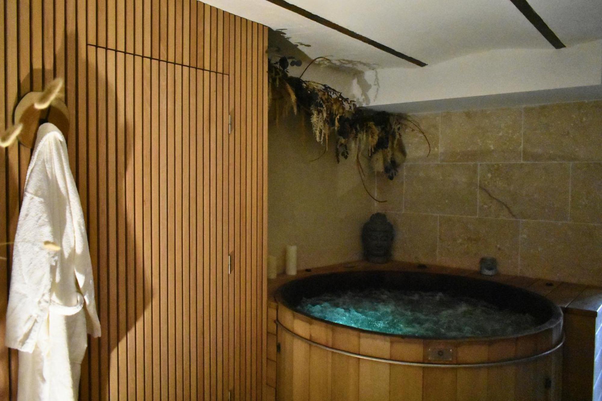 Ferienwohnung Hebergement Insolite Avec Jacuzzi Privatif Millau Exterior foto